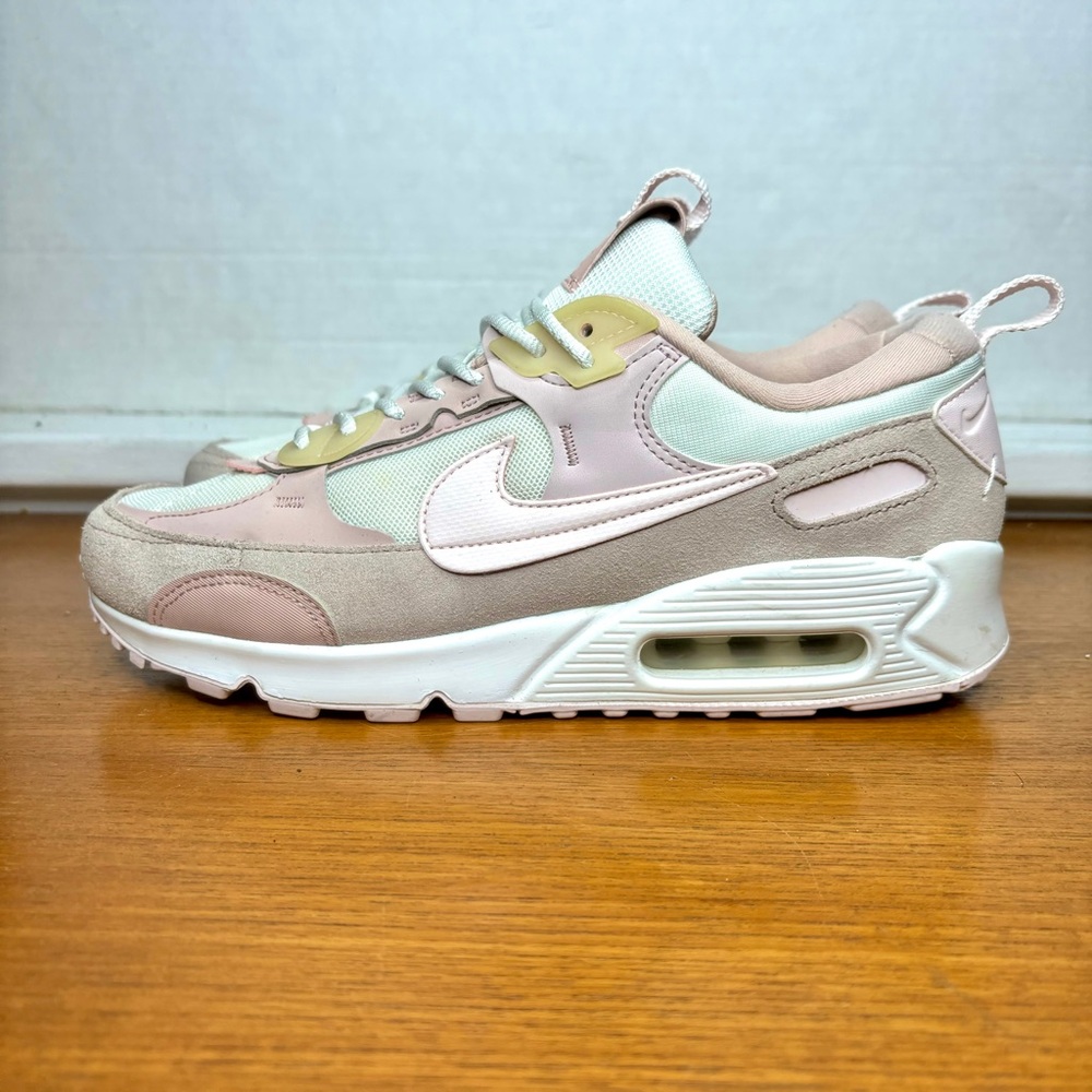 Nike Women's Sneakers in Soft Pink and Cream